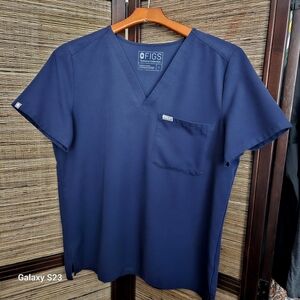 Figs Catarina One Pocket Scrub Top Navy Large